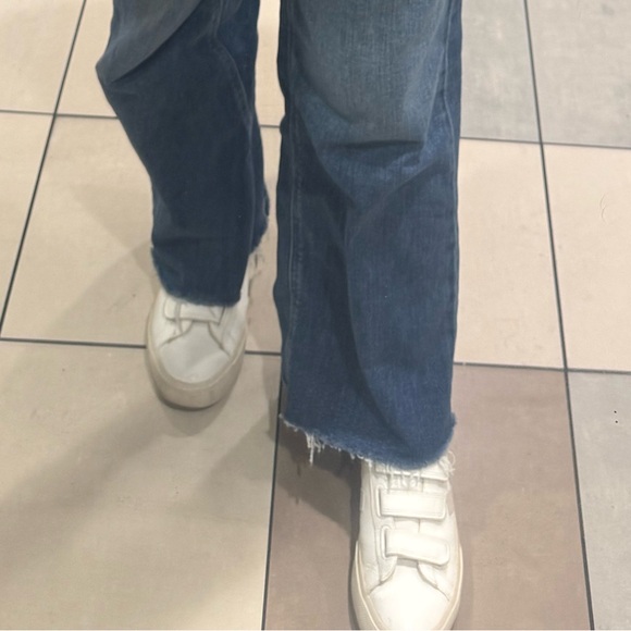 Veja White Women's Sneakers - Picture 4 of 4